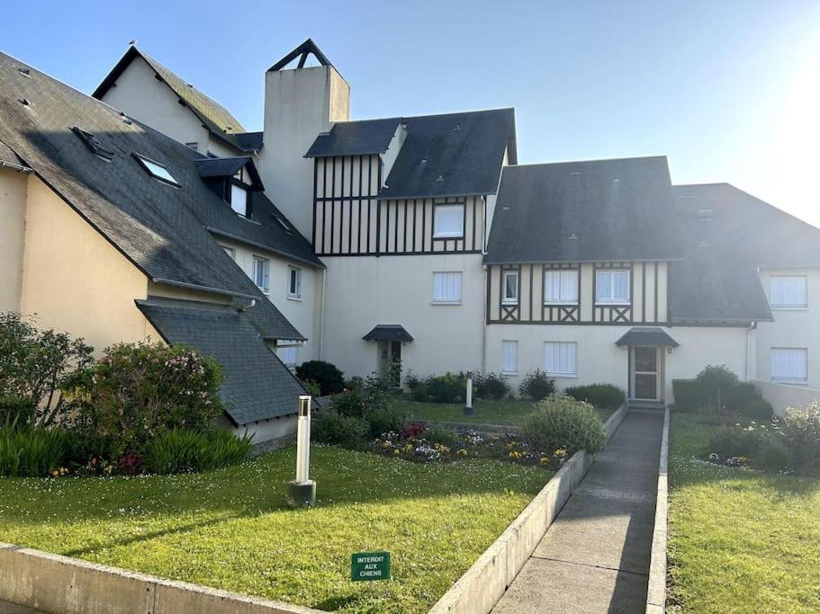 Le Garden - Studio Refait A Neuf Proche Mer Et Commerces Apartment Cabourg Luaran gambar